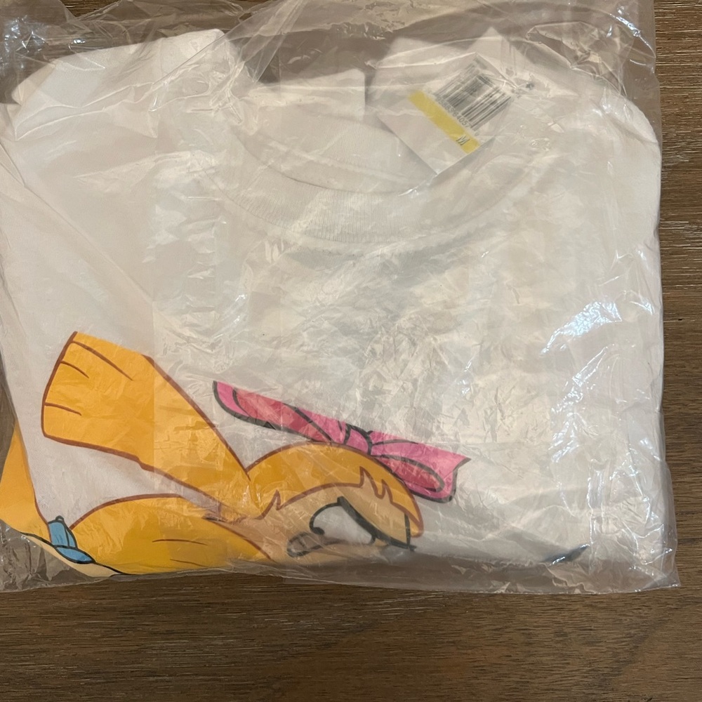 Short sleeve t-shirt with Nickelodeon 90's group shot screen print